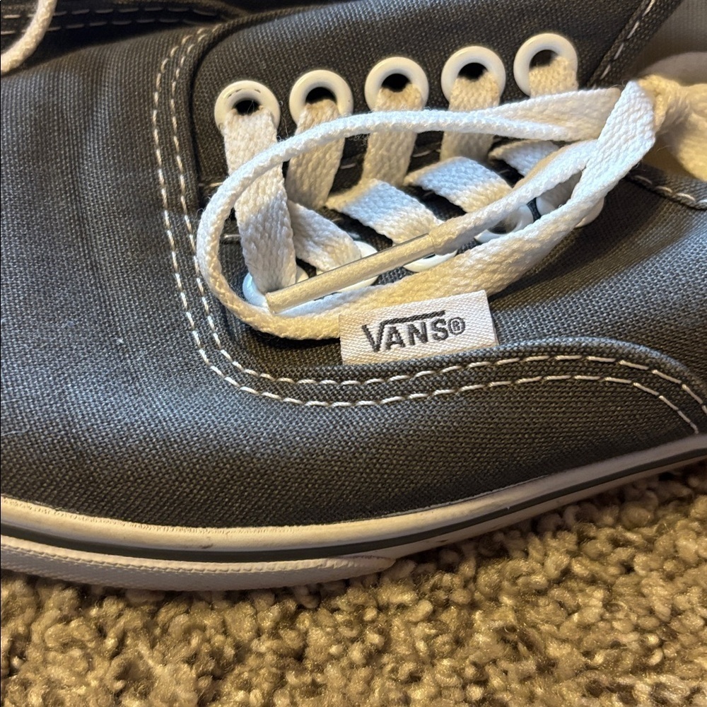 Vans - Picture 2 of 7